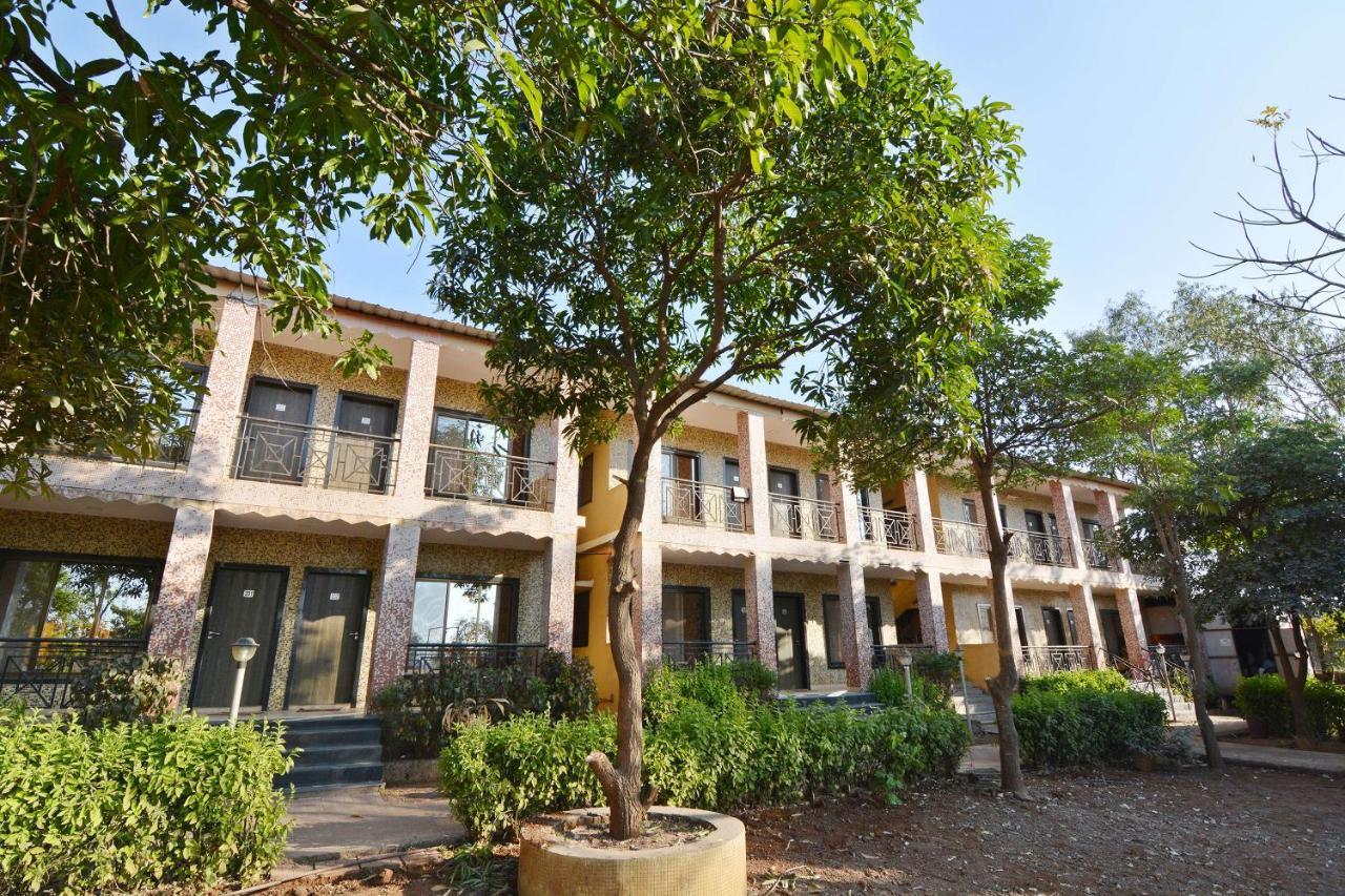 Oyo Midway Park Resort Atgaon Exteriér fotografie